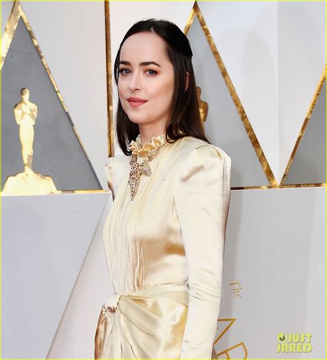 dakota johnson oscars 2017 dress gucci fabric|Dakota Johnson Goes Victorian at 2017 Oscars .